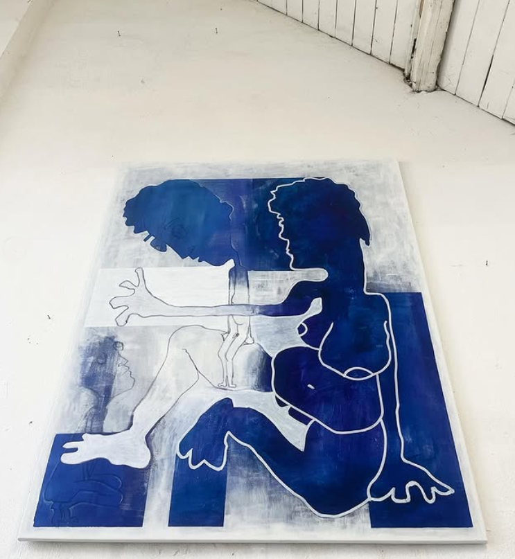 Abstrakte Figuren in Blau – Gemälde „Endlich und der Faktor π“ von Elisa Zelmer, Mixed Media auf Leinwand. Liegend auf dem weißen Boden
