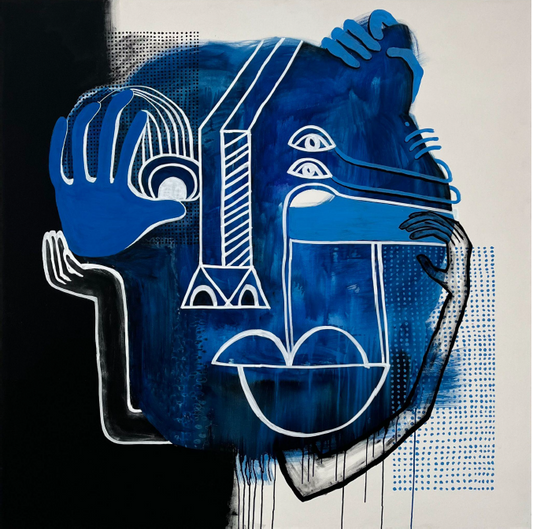 Gemälde Endlich von Elisa Zelmer: Abstrahiertes Gesicht in kräftigem Blau, Schwarz und Weiß, durchzogen von grafischen Linien, Händen und mehrfachen Augen – ein intensives Mixed-Media-Werk voller Spannung und Ausdruck.